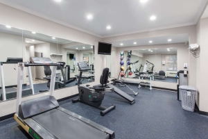 10200 fitness room 3